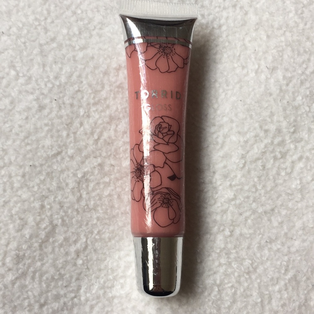 🔸Nude color lip gloss